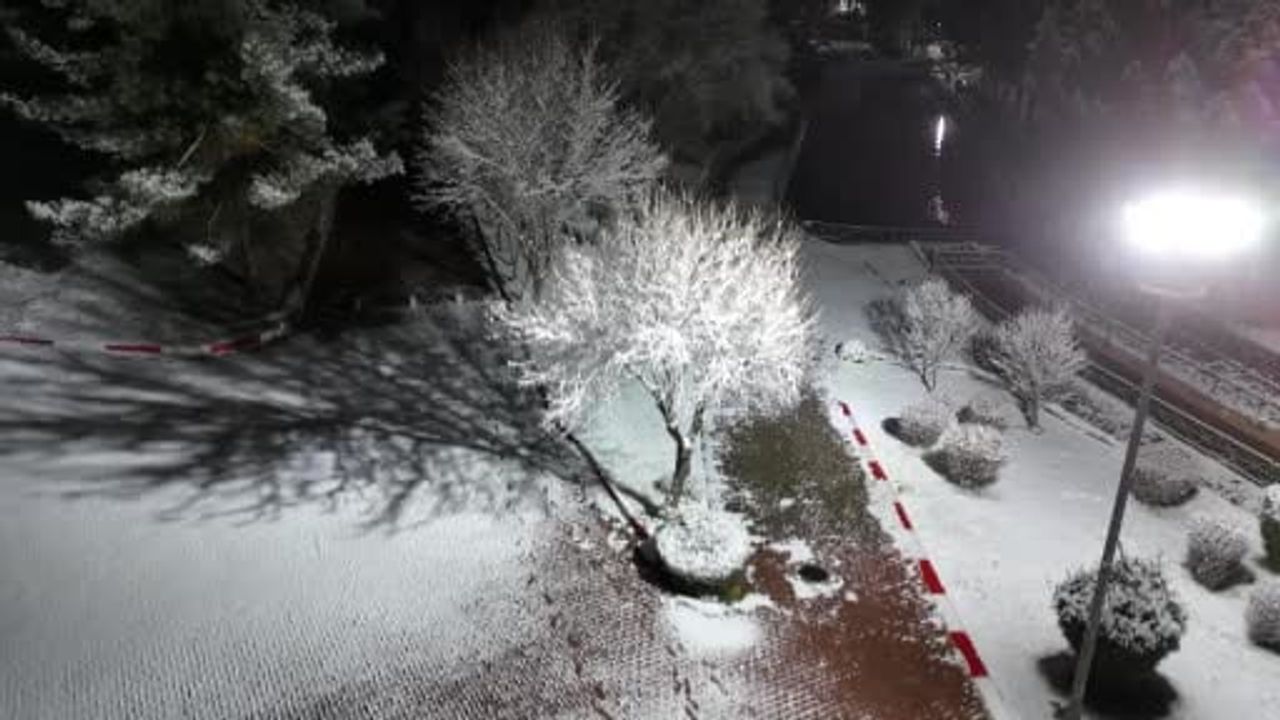 Uşak’ta Mevsimin İlk Karı Yağdı