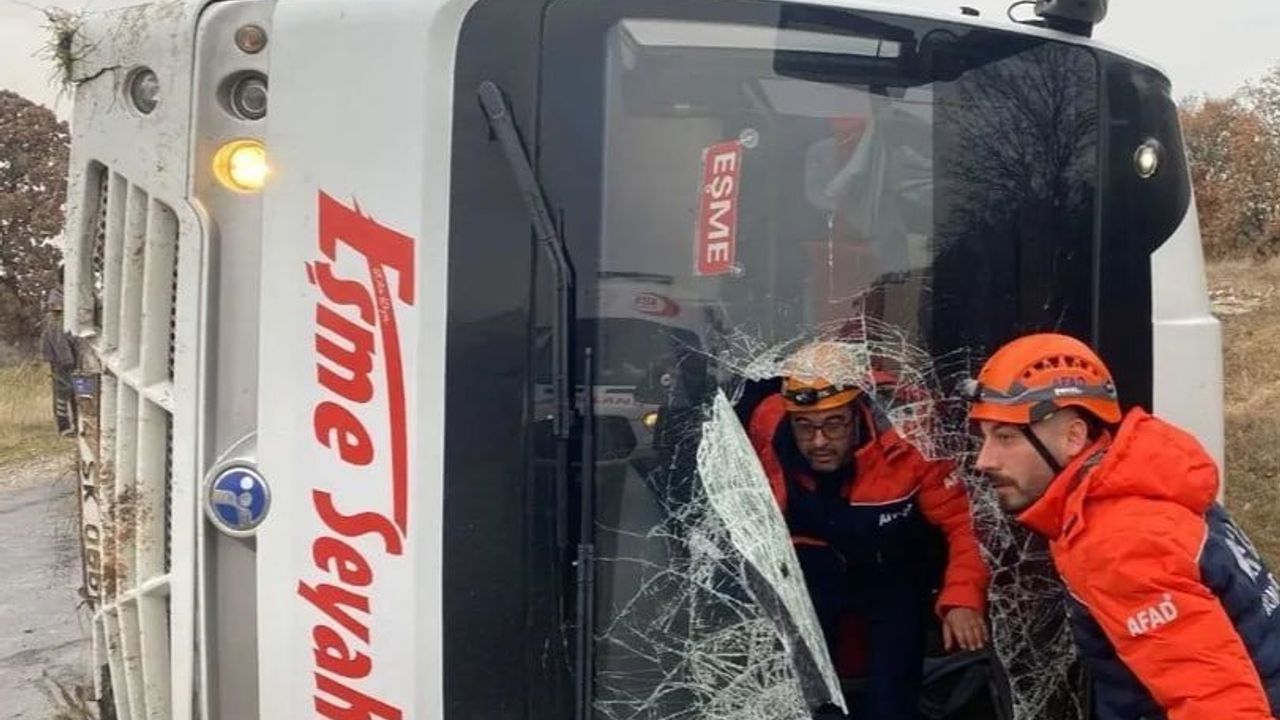 Uşak’ta Midibüs Kazası: 5 Yaralı