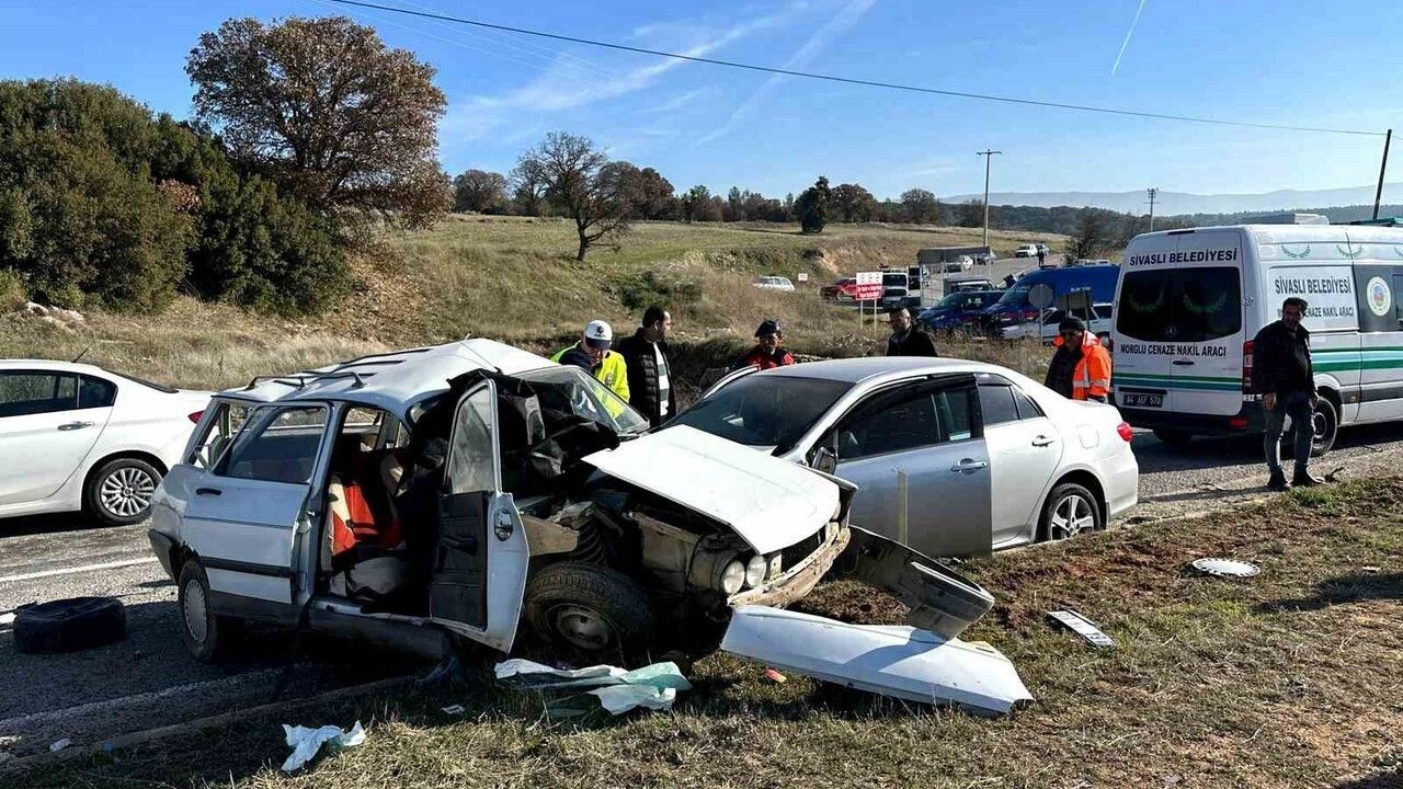 Uşak'ta Otomobil Kazası: Yaşlı Çift Hayatını Kaybetti
