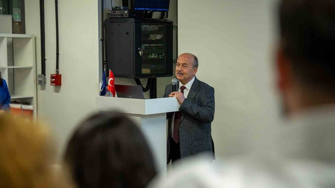 Uşak Üniversitesi'ne Yeni Rektör Atandı: Prof. Dr. Ahmet Demir