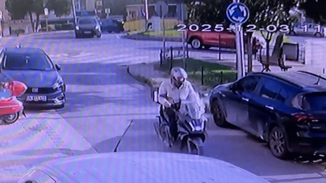 Üsküdar'da İETT Otobüsü Börekçiye Daldı