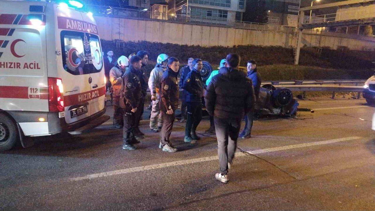 Üsküdar'da Kontrolden Çıkan Araç Takla Attı