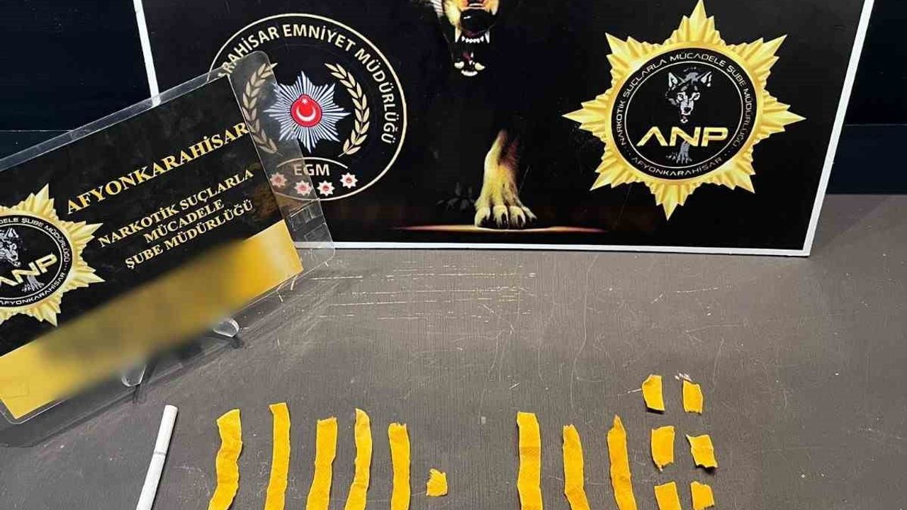 Uyuşturucu Peçetelerle Yakalanan İki Kişi Gözaltına Alındı