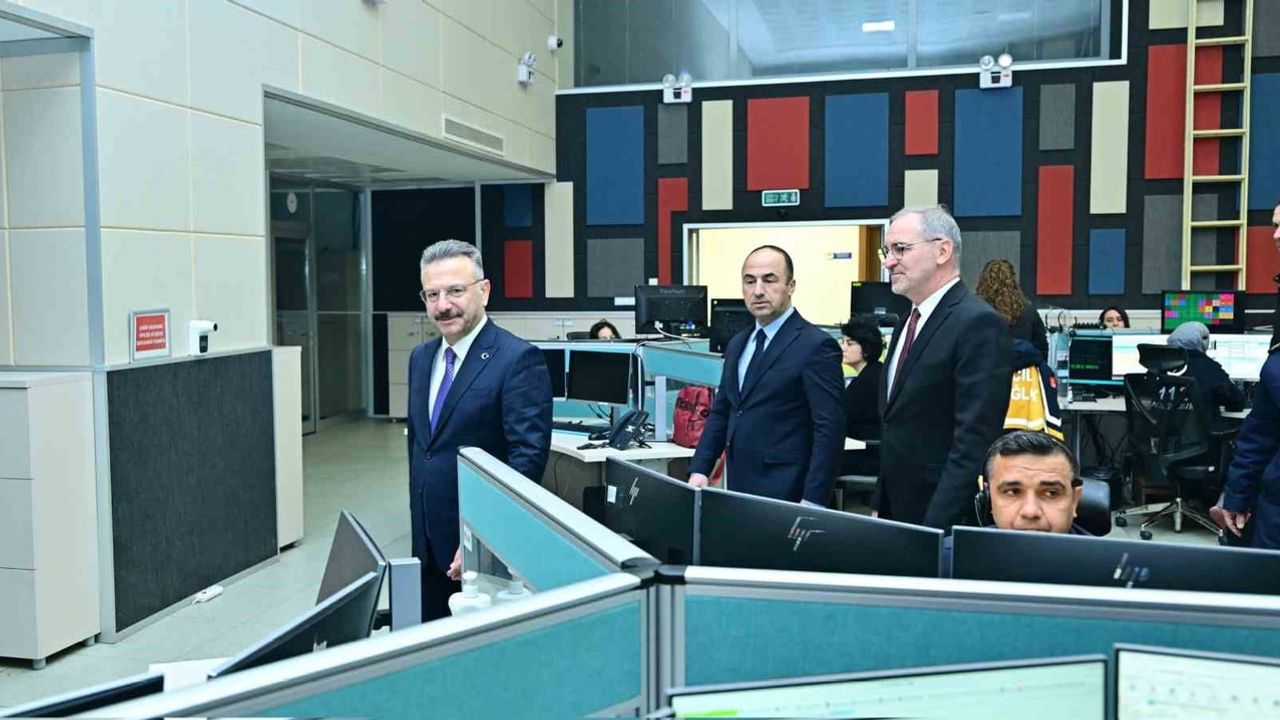 Vali Aksoy'dan 112 Acil Çağrı Merkezi Çalışanlarına Yeni Yıl Ziyareti