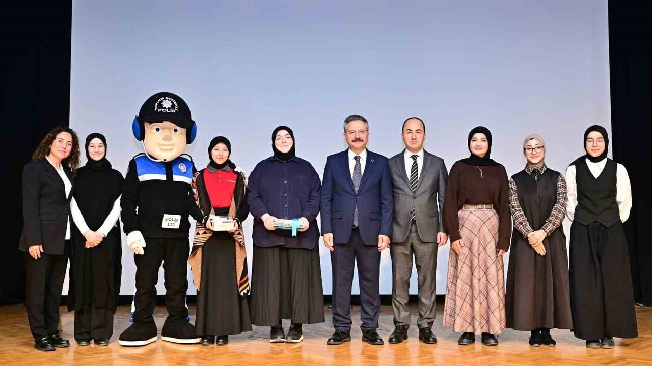 Vali Aksoy Teknoloji Bağımlılığına Dikkat Çekti