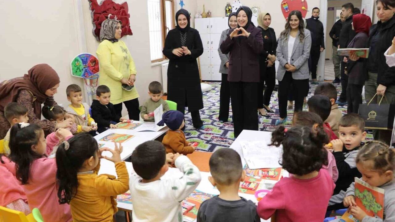 Vali Eşi Nurten Kızılkaya, Şehit Ailesi ve Kadın Üreticilerle Buluştu