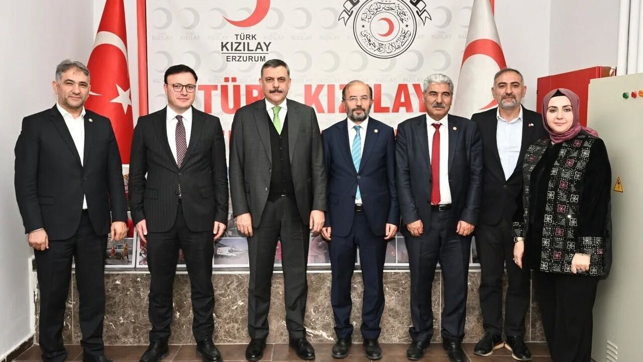 Vali Mustafa Çiftçi Kızılay Erzurum Şubesini Ziyaret Etti