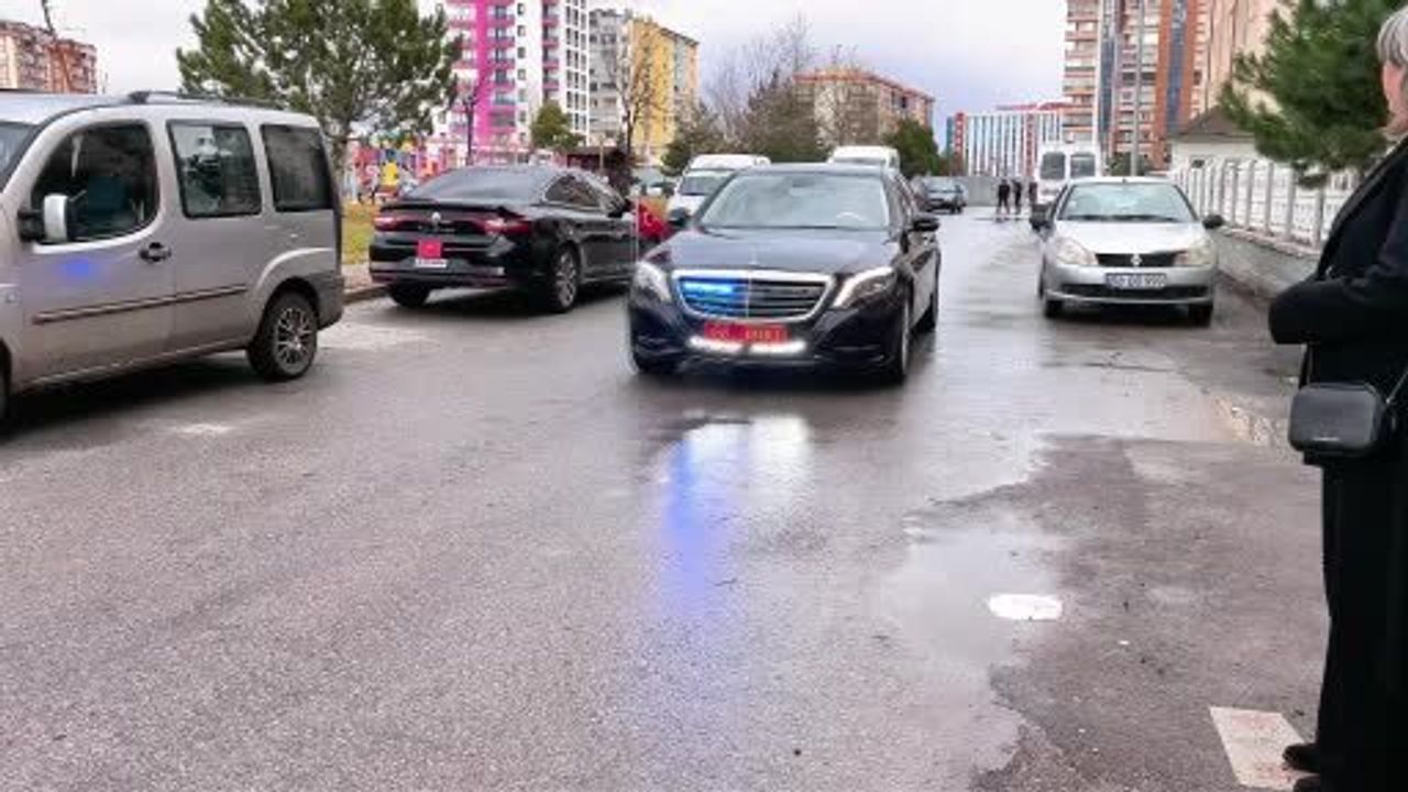 Vali Şimşek'in Minik Gökçe'ye Sıcak Ziyareti