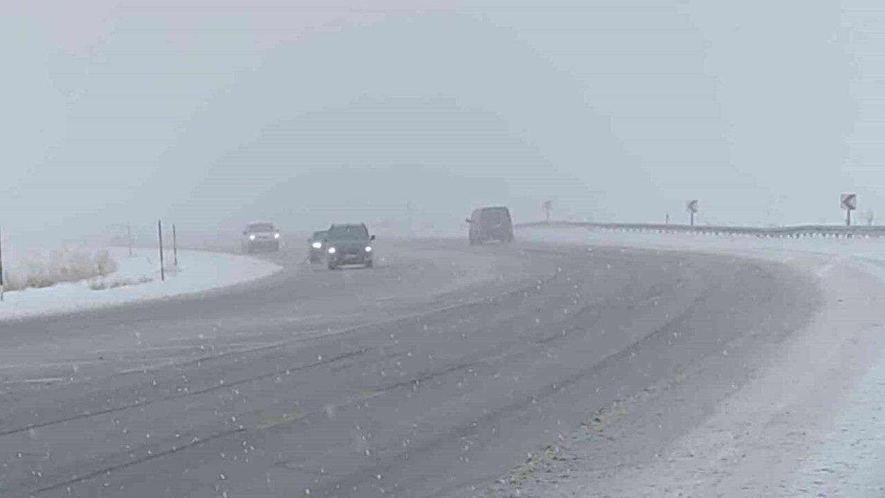 Van’da 102 Yerleşim Yeri Ulaşımına Kar Yağışı Engeli