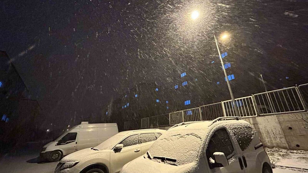 Van’da Etkili Kar Yağışı