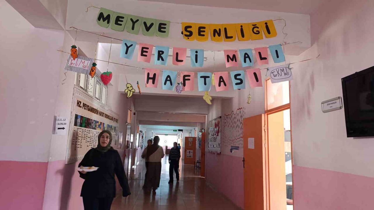Van'da Geleneksel 3. Meyve Şenliği Büyük İlgi Gördü