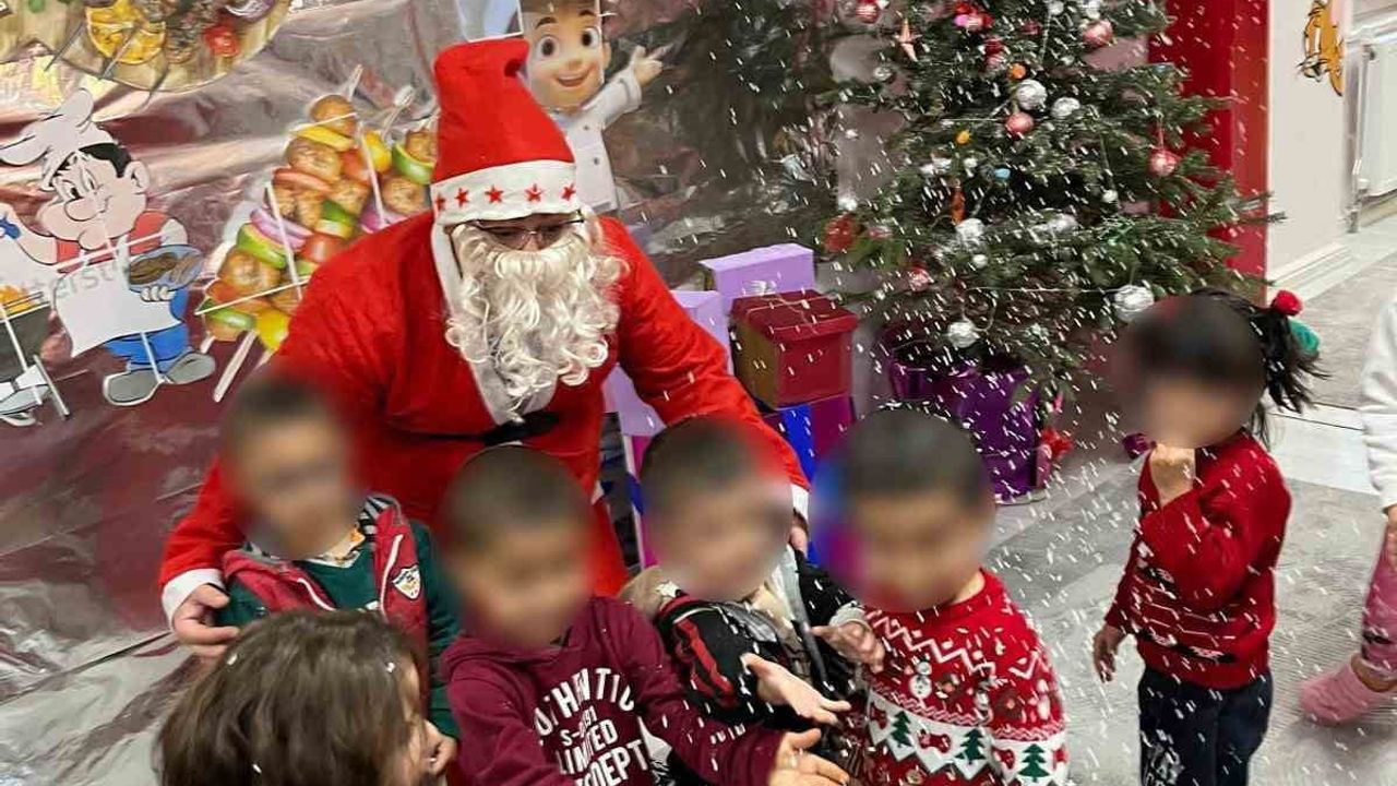 Van'da Kandil Günü Noel Kutlaması Tartışma Yarattı