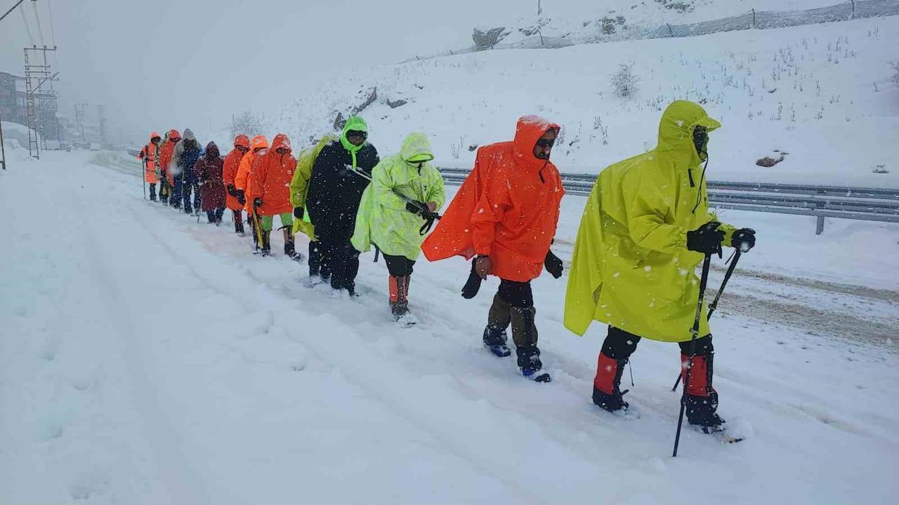 Van'da Kar Yağışı Nedeniyle Rota Değişti