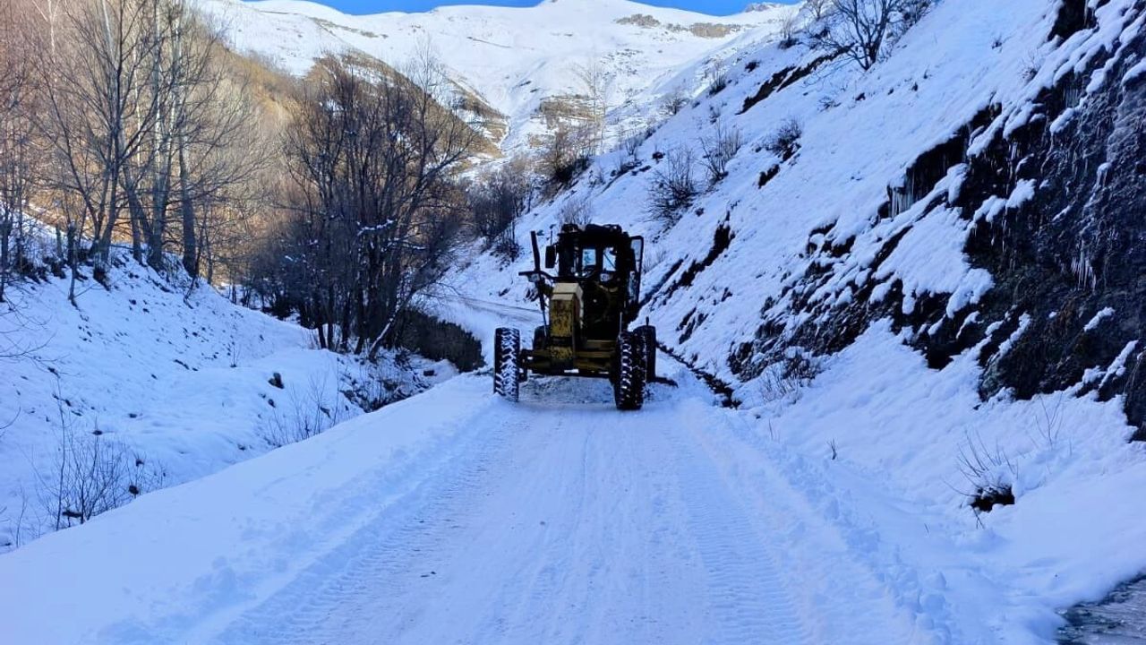 Van'da Kar Yağışı Sonrası 35 Ulaşım Yolu Kapalı