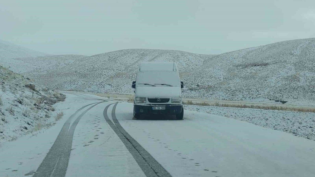 Van'da Kış Manzarası: Erek Dağı Karla Kaplandı