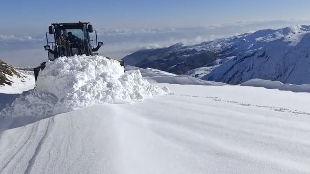 Varto'da Kar Yağışı 26 Köy Yolunu Kapattı