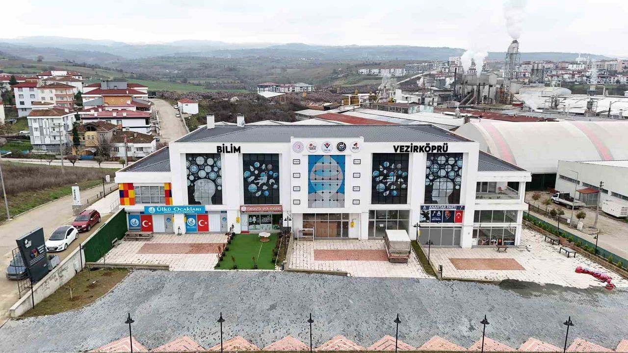 Vezirköprü Bilim Merkezi'nde Eğitimler Devam Ediyor