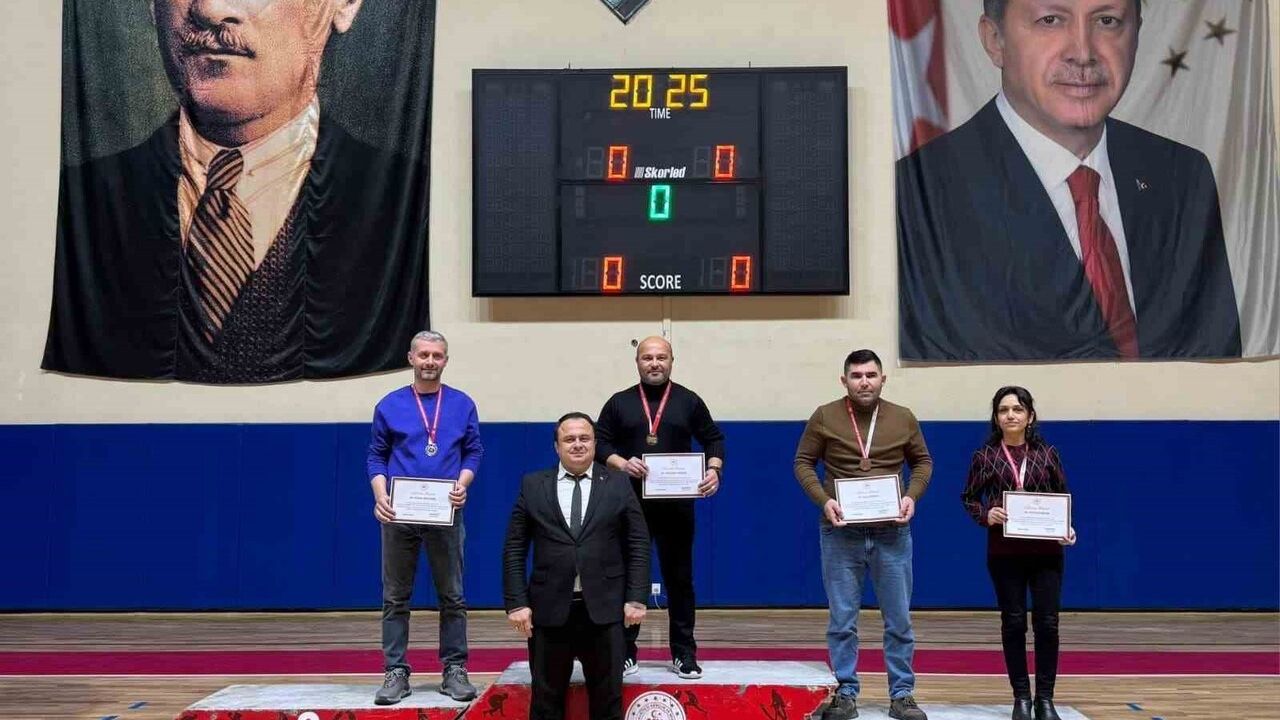 Vezirköprü’de Öğretmenler Günü Voleybol ve Dart Turnuvaları Tamamlandı