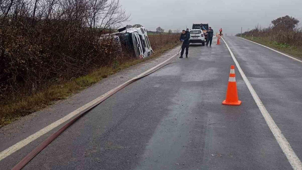 Vize-Soğucak Yolunda Petrol Tankeri Devrildi