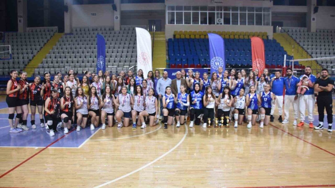 Voleybol Genç Kızlar İl Birinciliği Müsabakaları Tamamlandı