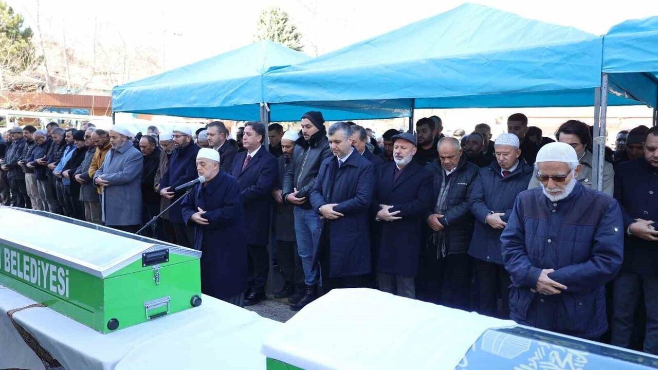 Yahyalı Belediye Başkanı Esat Öztürk'ün Kayınvalidesi Son Yolculuğuna Uğurlandı