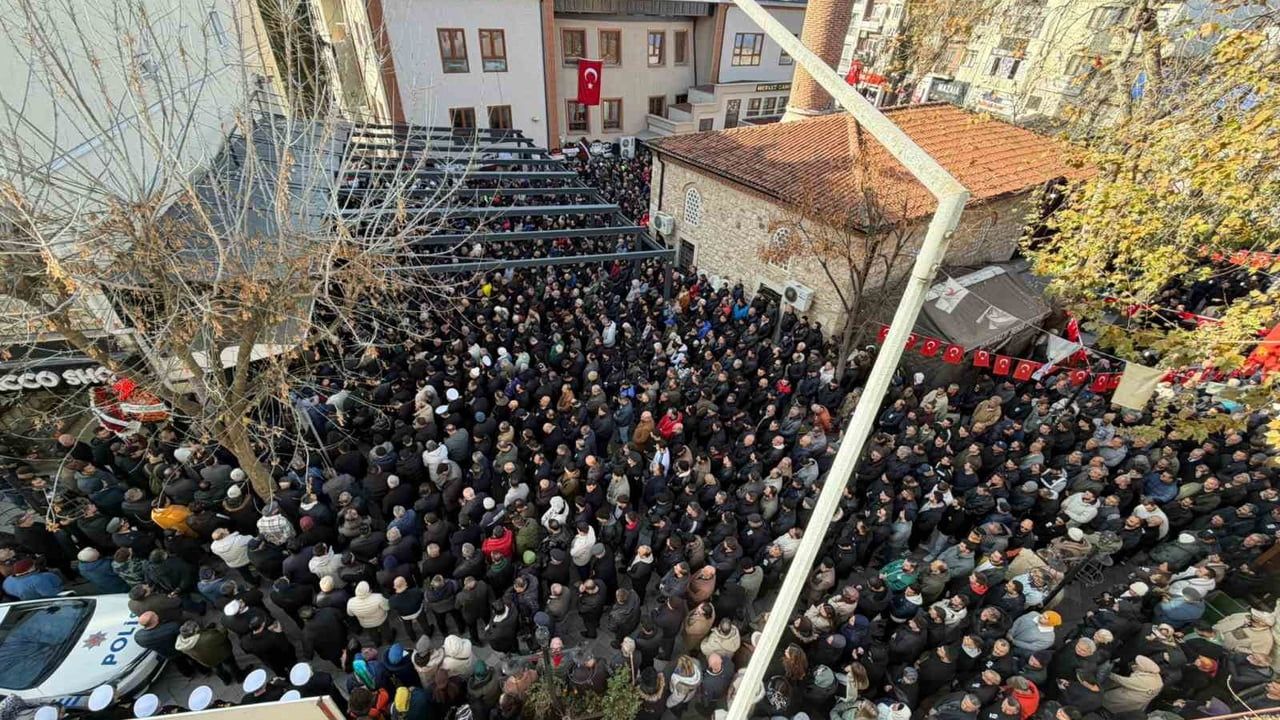 Yalova’da Şehit Polisin Cenazesi Törenle Uğurlandı