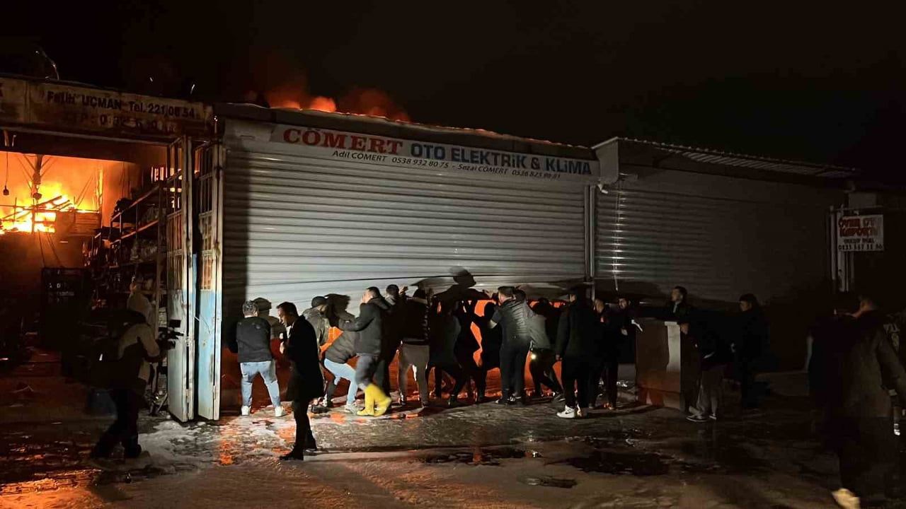 Yangın Korkusu: Hatay'da Esnaftan Zamanla Yarış