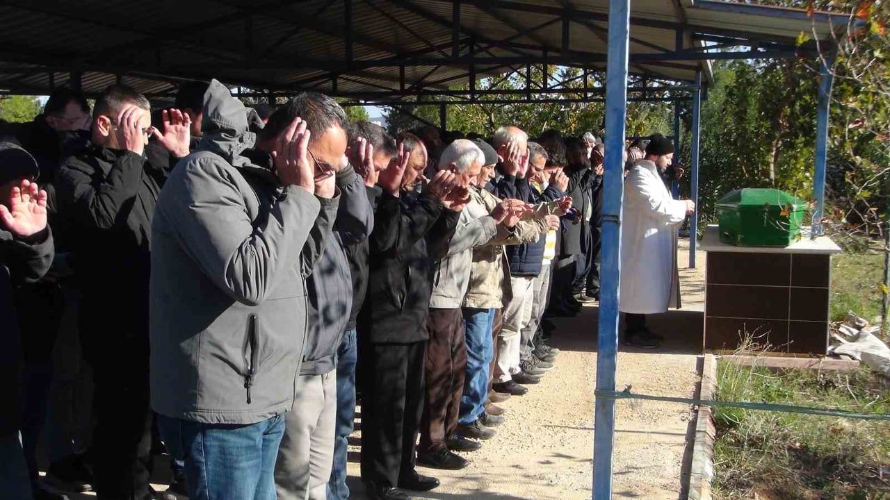 Yangında Hayatını Kaybeden Kardeşler Son Yolculuğuna Uğurlandı