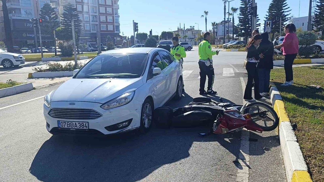 Yaya Geçidinde Otomobil ve Motosiklet Çarpıştı: 1 Yaralı