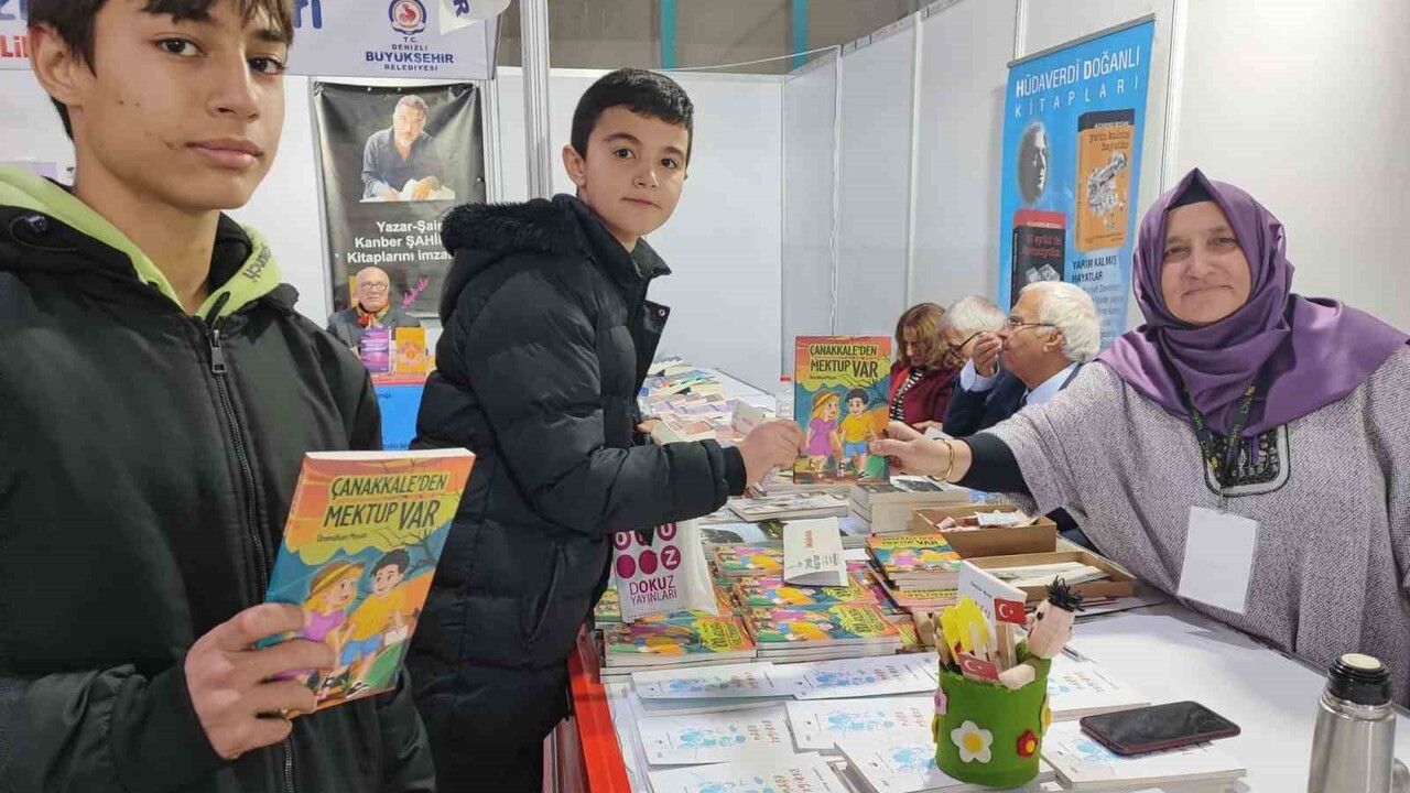 Yazar Öğretmen Ümmühan Musan Denizli Kitap Fuarı'nda Öğrencileriyle Buluştu