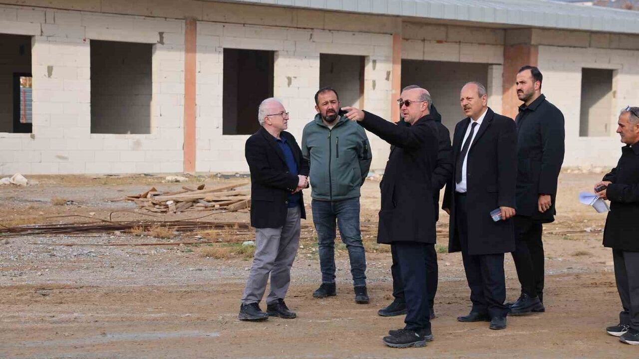 Yazır Mahalle Külliyesi Hızla Yükseliyor