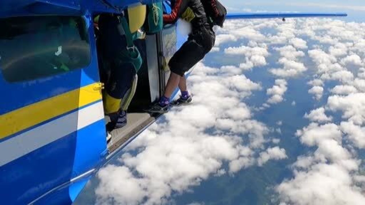 Yedek Paraşüt Uçak Kuyruğuna Takıldı: 4,600 Metrede Hayati Mücadele