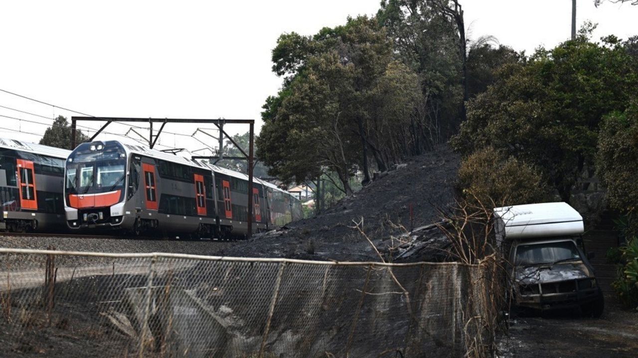 Yeni Güney Galler'de Orman Yangınları 16 Evi Yok Etti