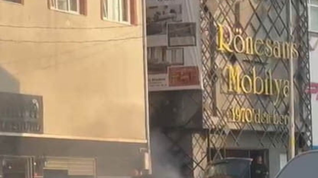 Yeni Lüks Otomobil Yangın Çıkardı