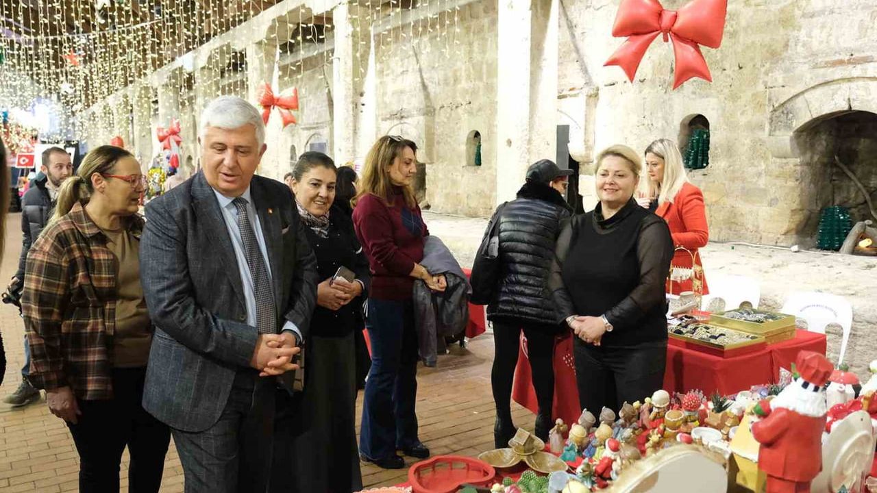 Yeni Yıl Coşkusu Başladı: Rengarenk El Emeği Ürünlerle Dolu Standlar
