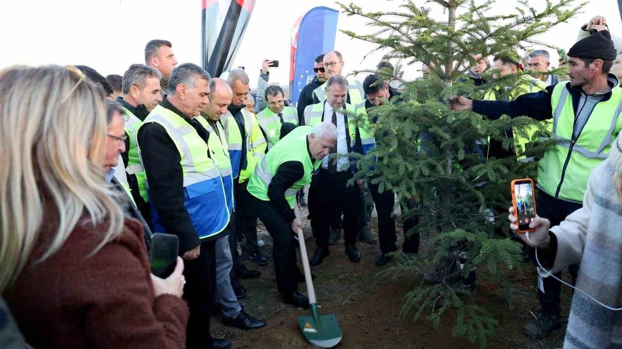 Yeniden Yeşil Bursa İçin 15 Bin Fidan