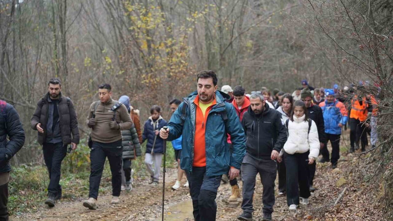 Yenişehir’de Doğa Yürüyüşü ile Stres Attılar