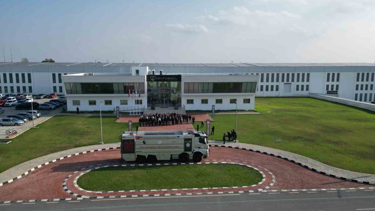 Yerli Güçle Tasarlanan 'Koca Yusuf' İtfaiye Arazözü Teslim Edildi