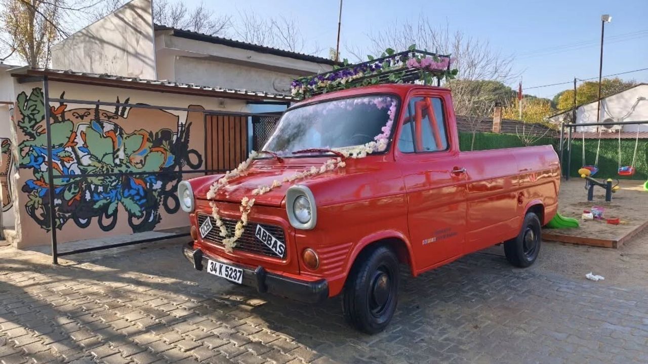 Yeşilçam Efsanesi Çiçek Abbas Artık Çocukların Oyun Alanı