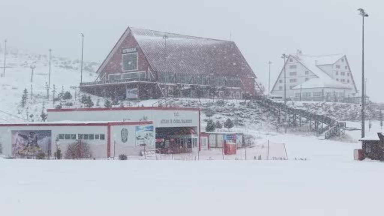 Yıldız Dağı Kayak Merkezi Karla Kaplandı