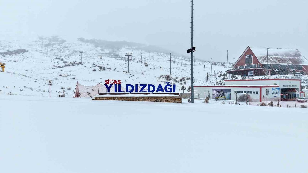 Yıldız Dağı Kış Sporları Merkezi'nde Kar Kalınlığı 15 Santimetre