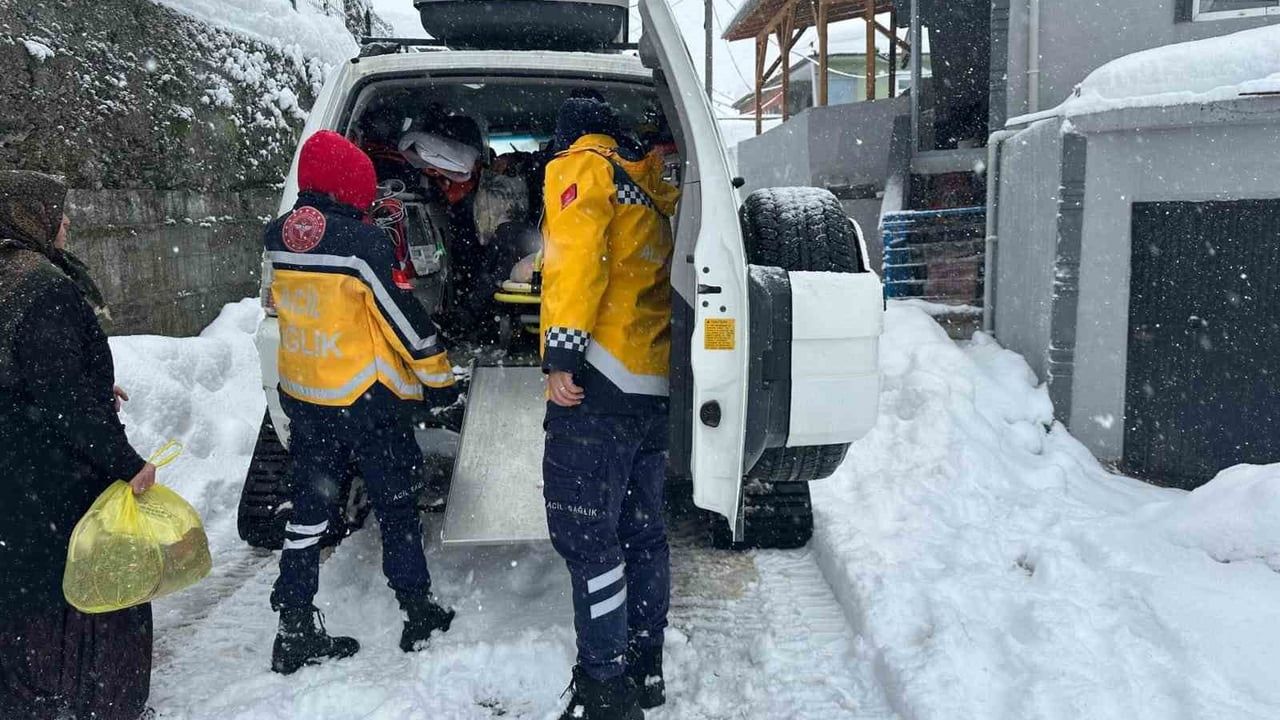 Yoğun Kış Koşullarında Acil Sağlık Ekiplerinin Özverili Mücadelesi