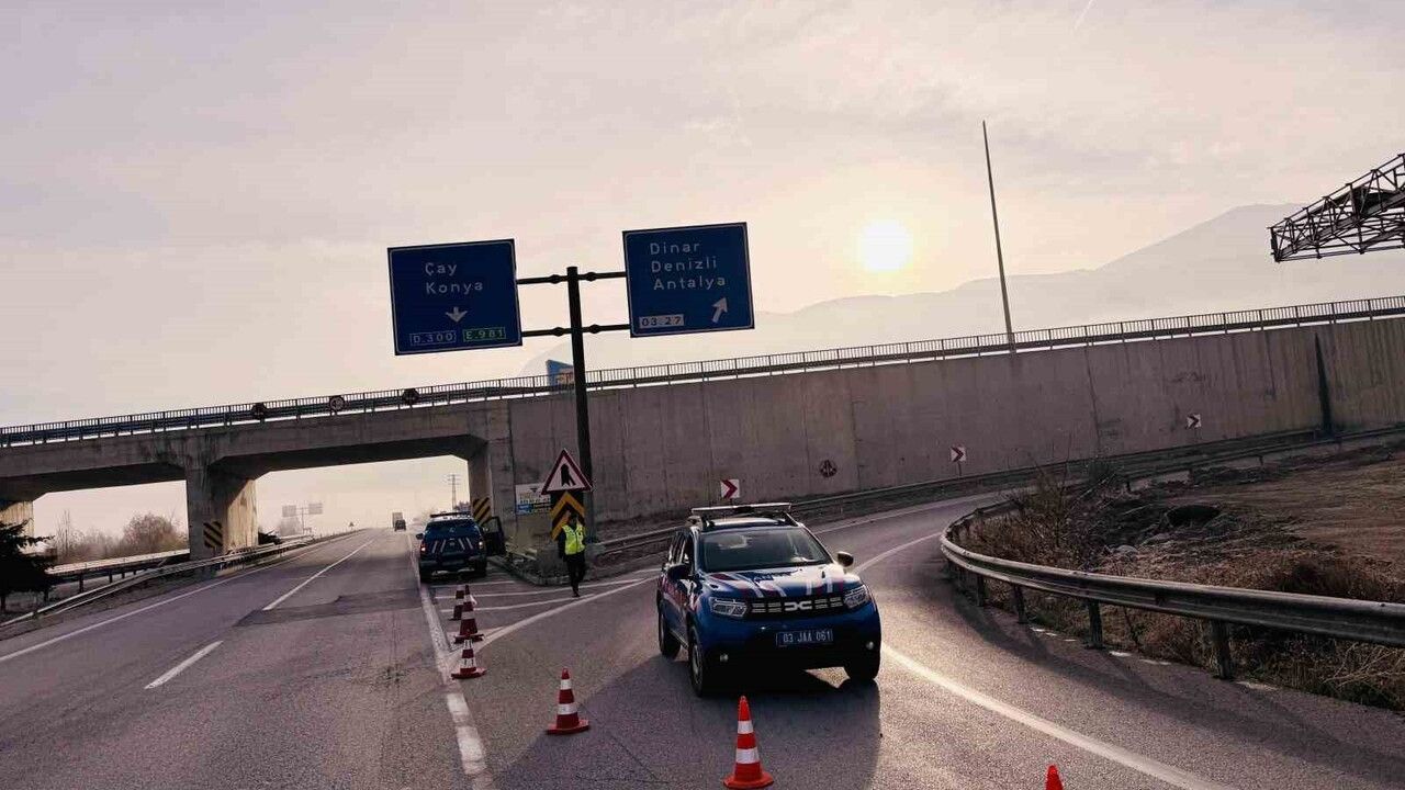 Yoğun Sis Nedeniyle Kara Yolu Ulaşıma Kapandı