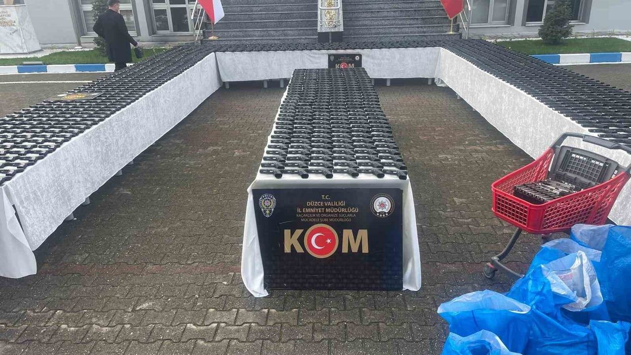 Yolcu Otobüsünde Ele Geçirilen Silah Parçaları: 6 Gözaltı