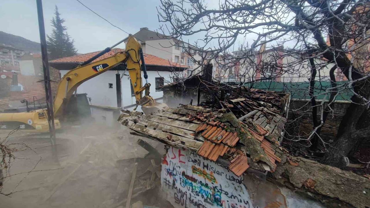 Yozgat'ta Metruk Binaların Yıkım Çalışmaları Devam Ediyor