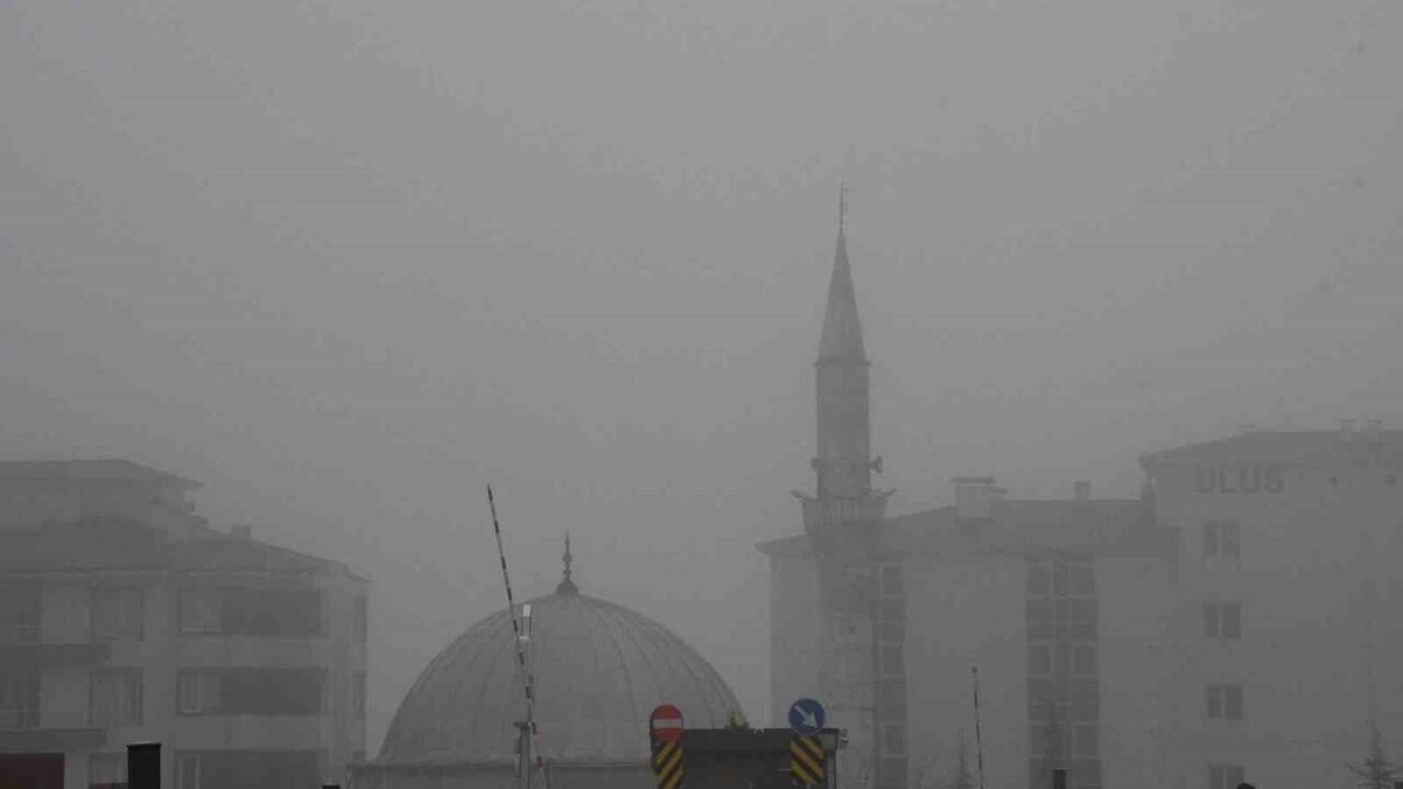 Yozgat'ta Sis Etkili Oldu: Görüş Mesafesi 20 Metreye Düştü
