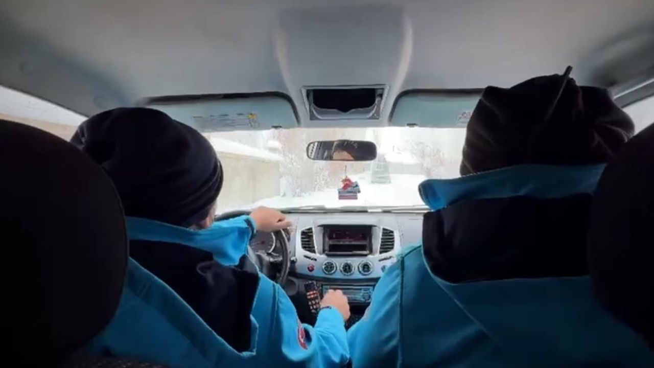 Yüksekova'da Kar Esareti Altındaki KOAH Hastasına Kurtarma Operasyonu