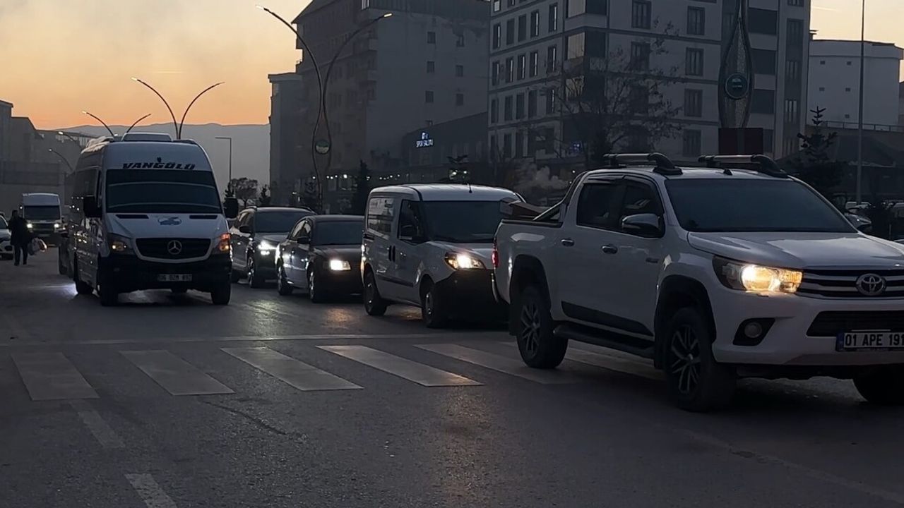 Yüksekova'da Trafik Sorunu Kötüleşiyor