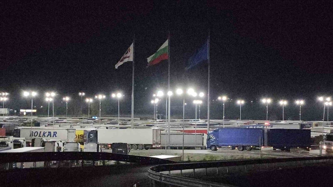 Yunanistan'daki Protestolar Sınırda Tır Kuyruğuna Neden Oldu