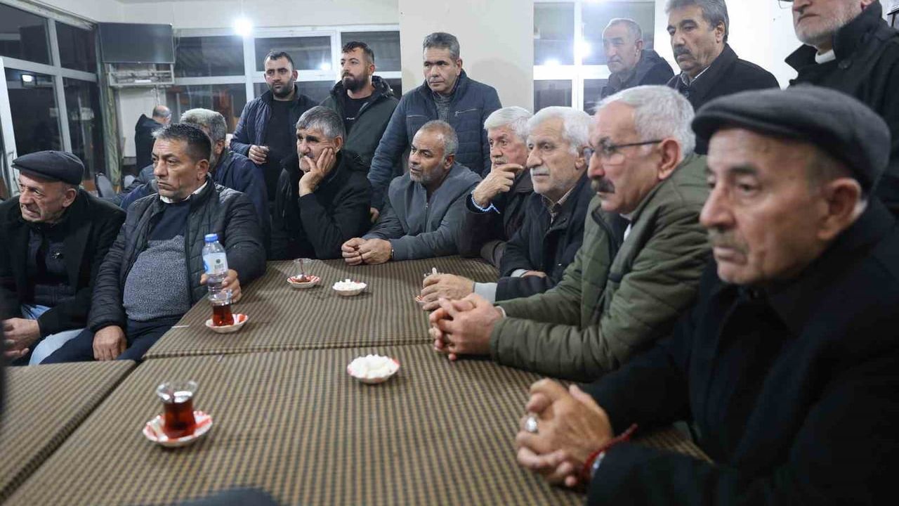 Yunusemre Belediyesi, Spil Mahallesi'nde Vatandaşları Dinledi